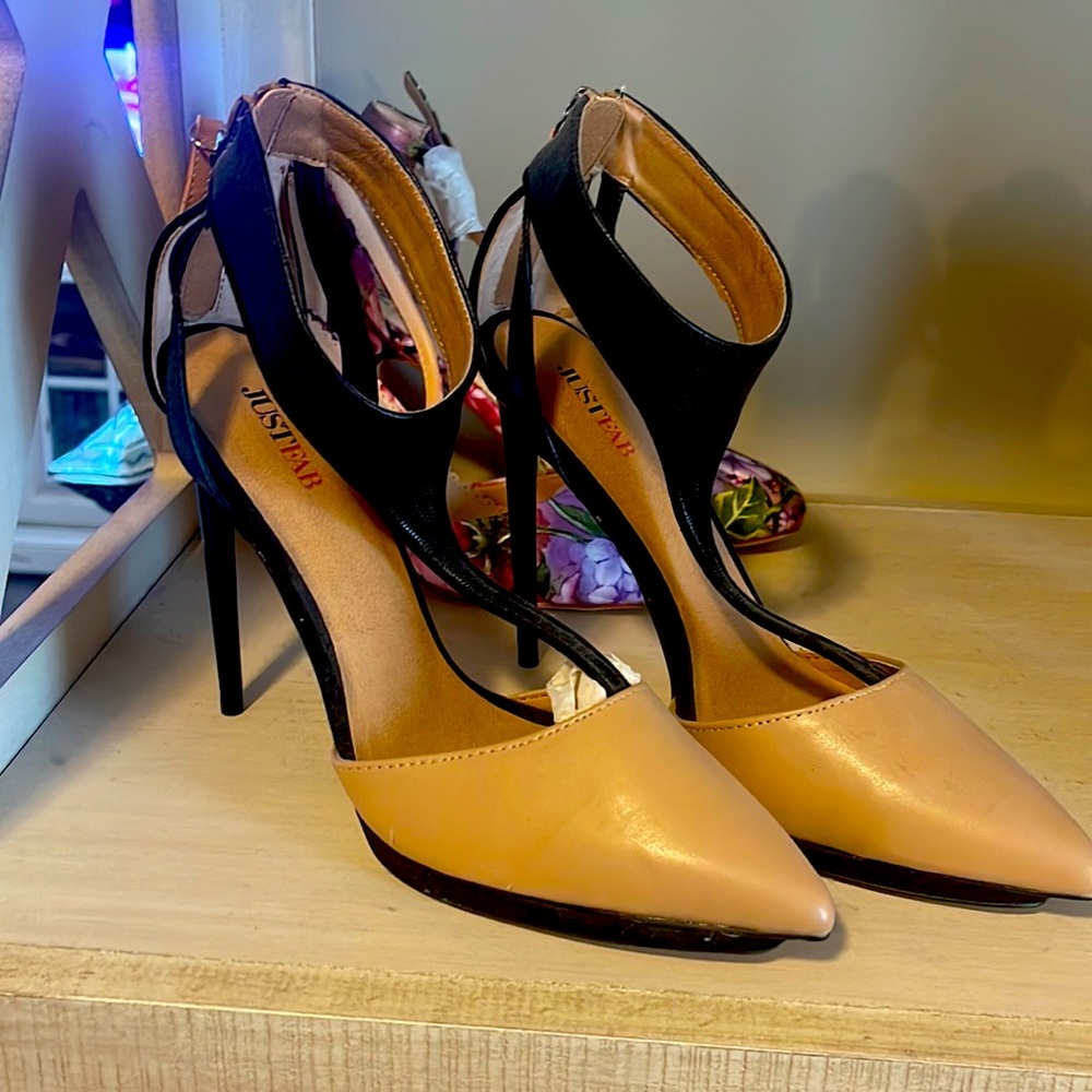 Women’s shoe Heel multi-color size 9 (like new)